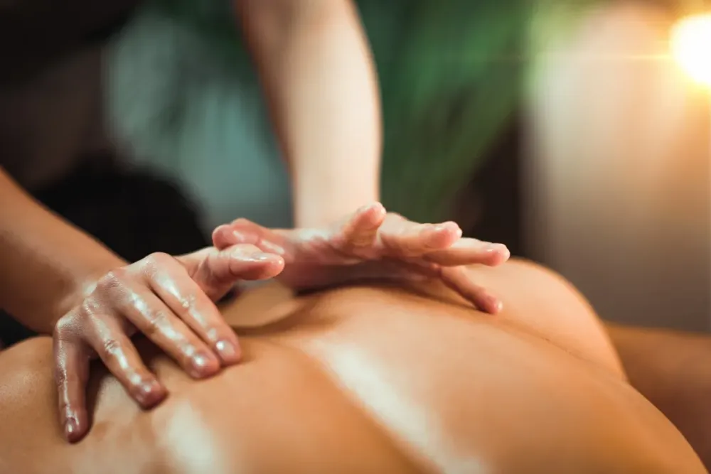 massage du haut du dos